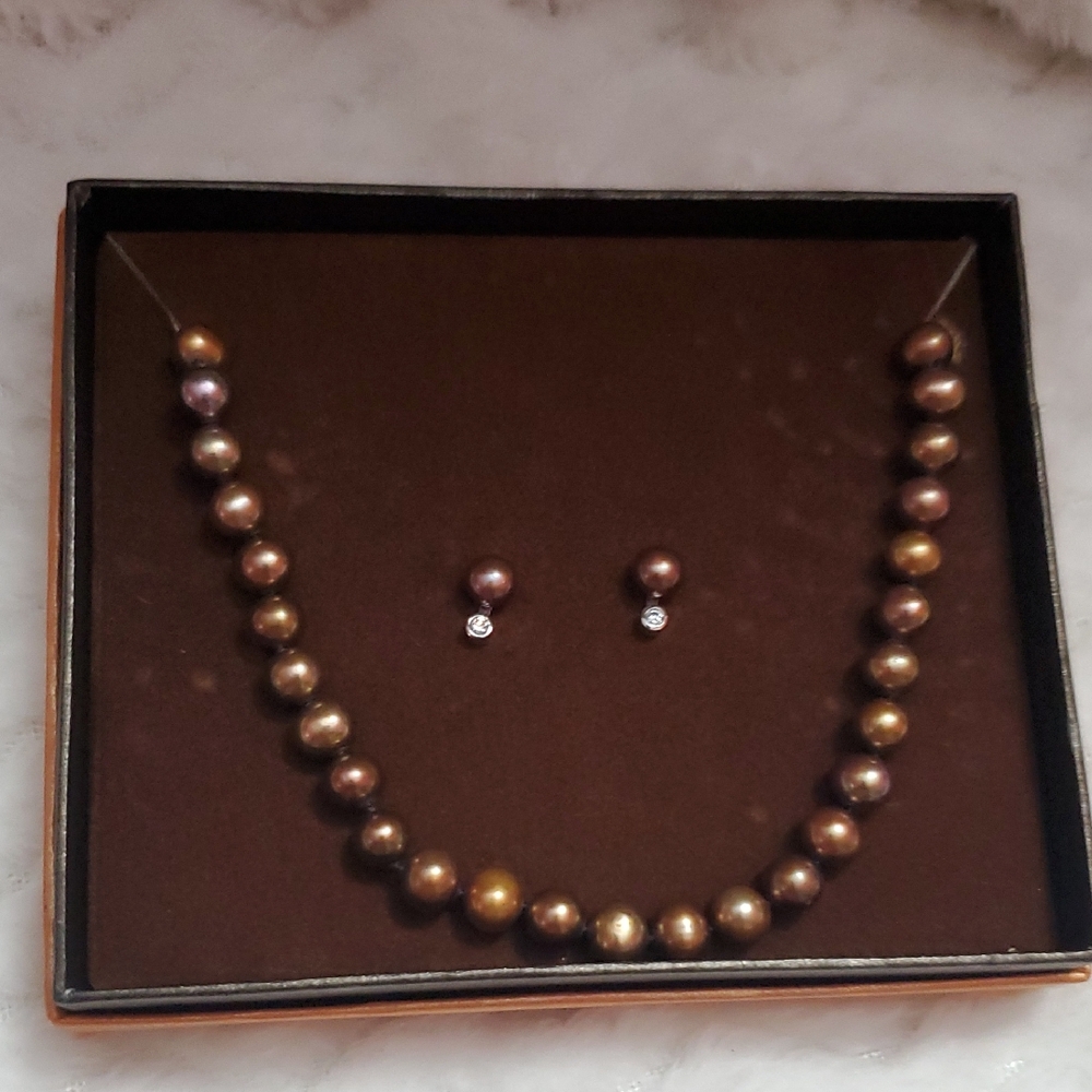 Chocolate Pearls And Cz Necklace And Earring Set.